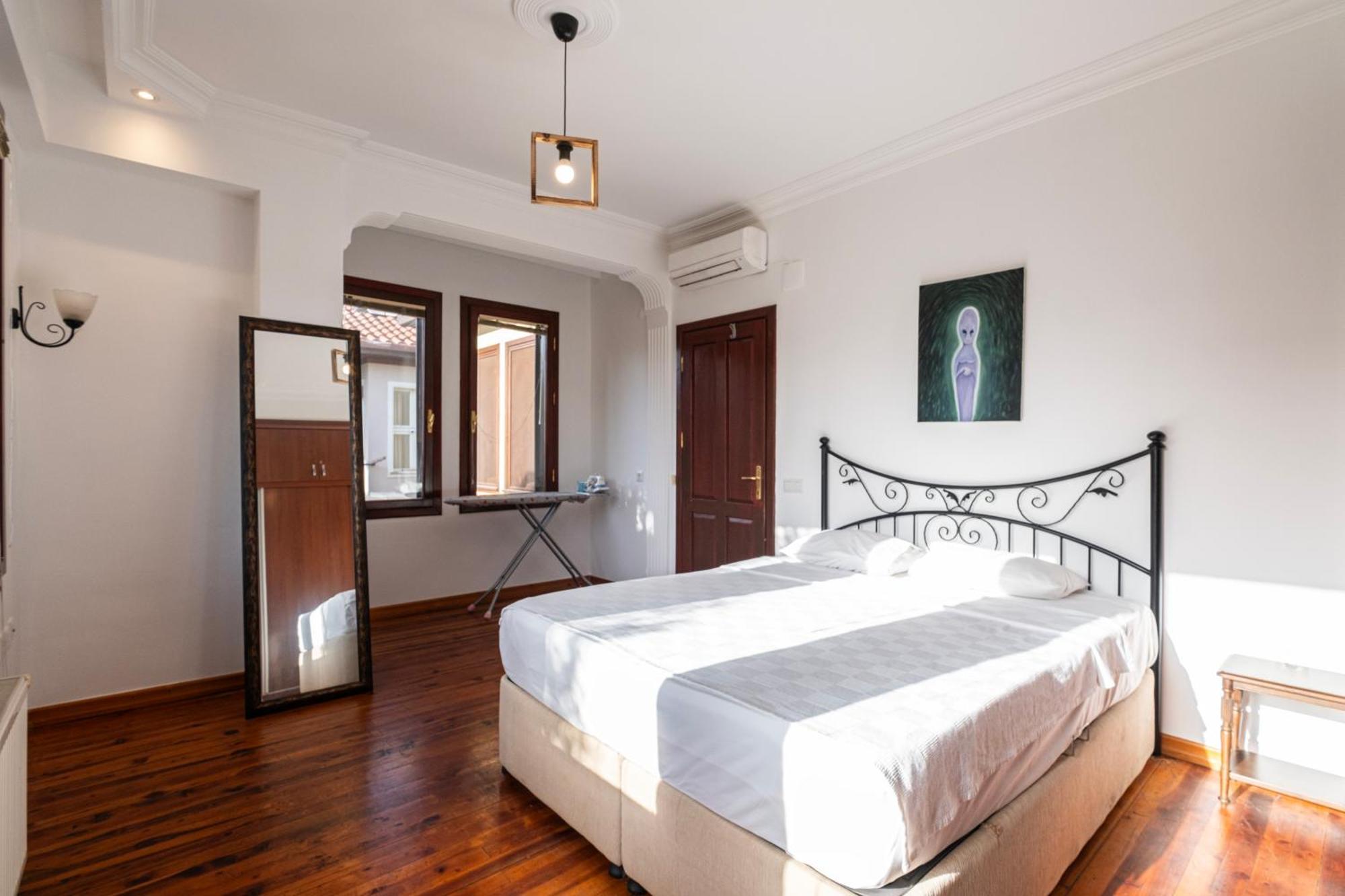 Saye House Apartment